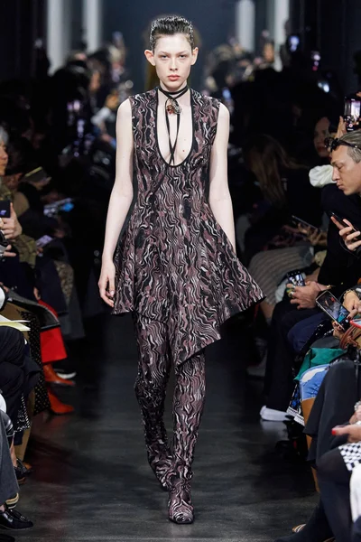 Look 11
